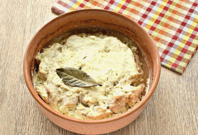 Курица в сметане в духовке Курица в сметане в духовке