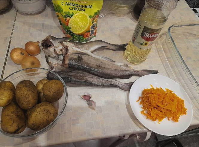 Пикша с луком и морковью в духовке Пикша с луком и морковью в духовке