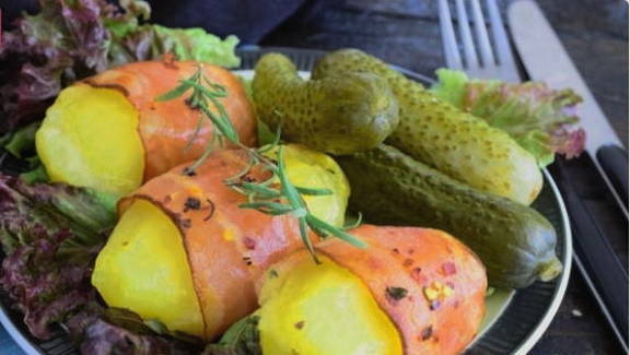Картошка в беконе с сыром в духовке