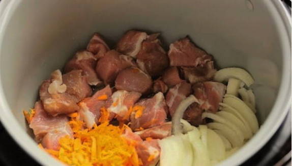 Квашеная тушеная капуста с мясом