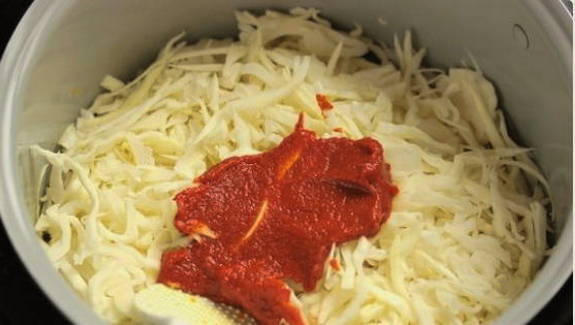 Квашеная тушеная капуста с мясом
