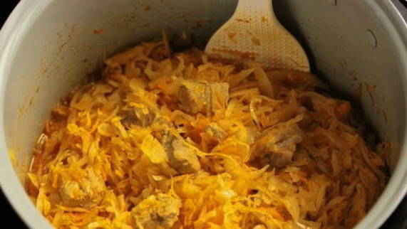Квашеная тушеная капуста с мясом