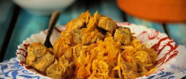 Квашеная тушеная капуста с мясом