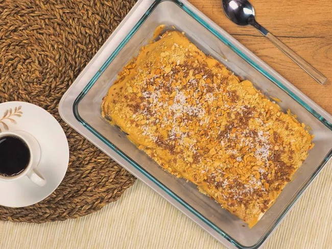 Торт из печенья без выпечки со сгущенкой и сметаной