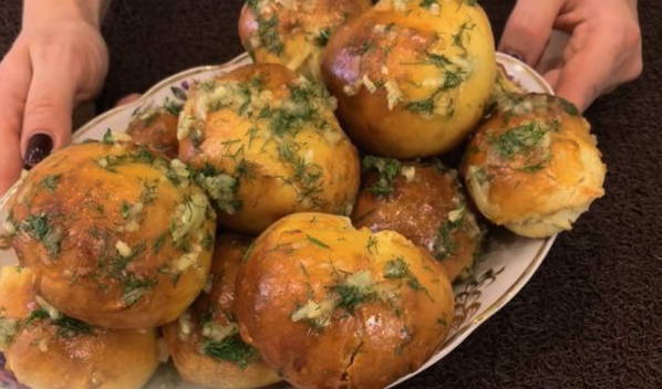 Пампушки с чесноком
