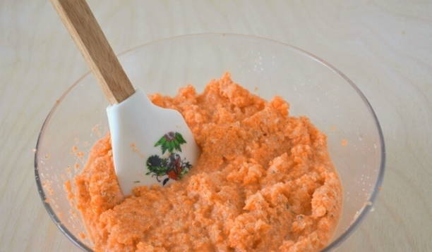 Морковные котлеты с манкой на сковороде