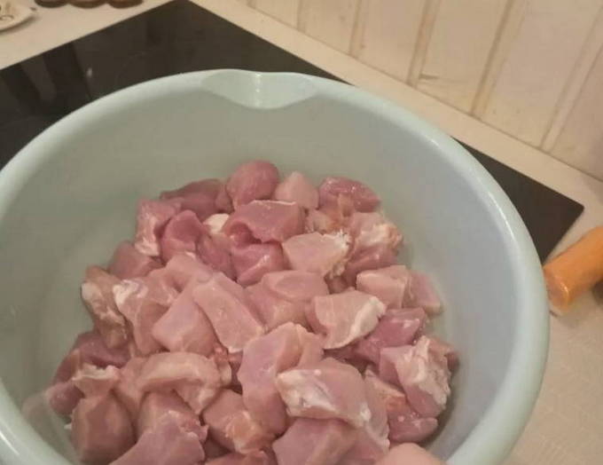 Свинина с картошкой в горшочках