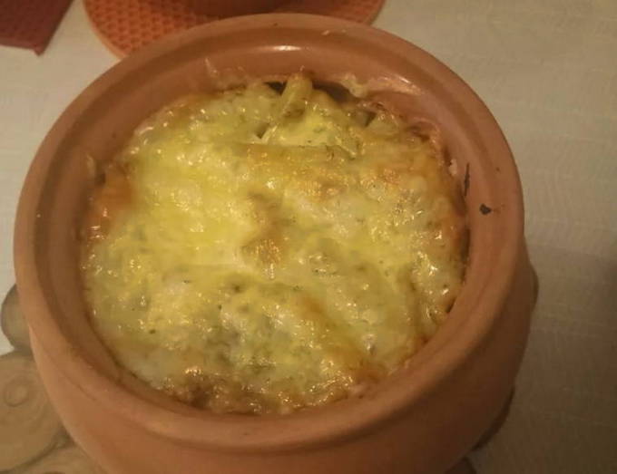 Свинина с картошкой в горшочках