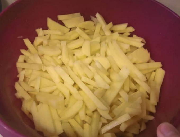 Свинина с картошкой в горшочках