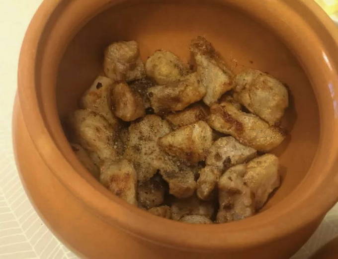 Свинина с картошкой в горшочках