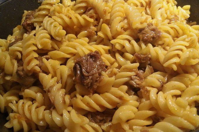 Макароны по-флотски с тушенкой Макароны по-флотски с тушенкой