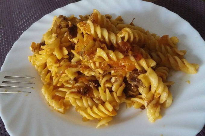 Макароны по-флотски с тушенкой Макароны по-флотски с тушенкой