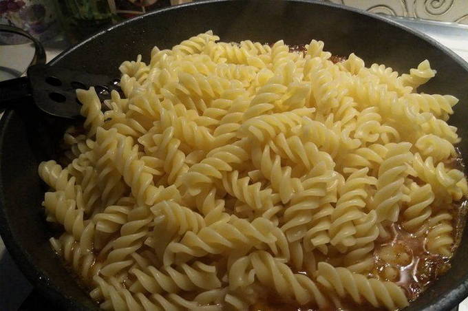 Макароны по-флотски с тушенкой Макароны по-флотски с тушенкой