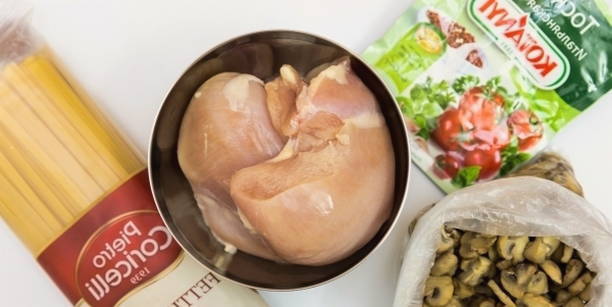 Фетучини с курицей и грибами