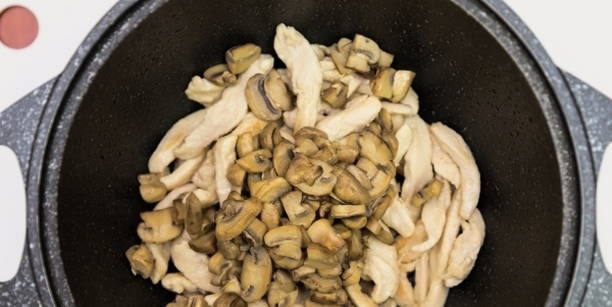 Фетучини с курицей и грибами