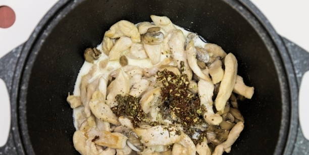 Фетучини с курицей и грибами