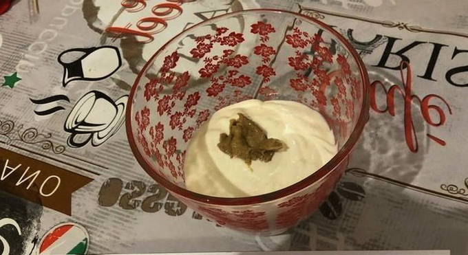 Соус из сметаны для салата Цезарь