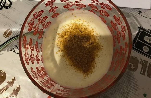 Соус из сметаны для салата Цезарь