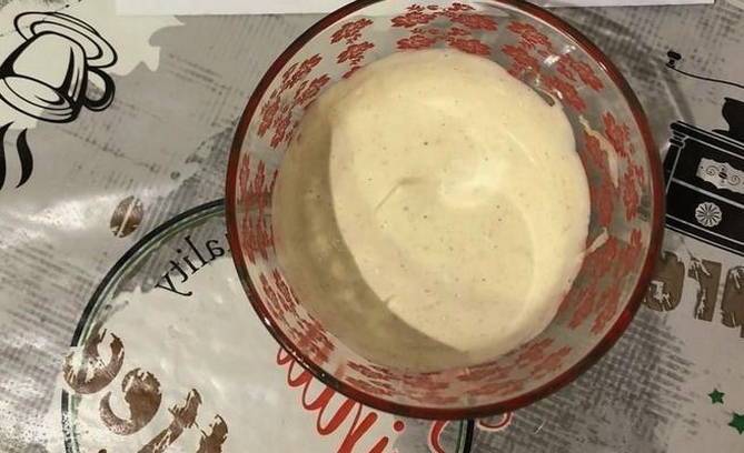 Соус из сметаны для салата Цезарь