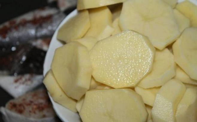Пикша с картошкой в духовке Пикша с картошкой в духовке