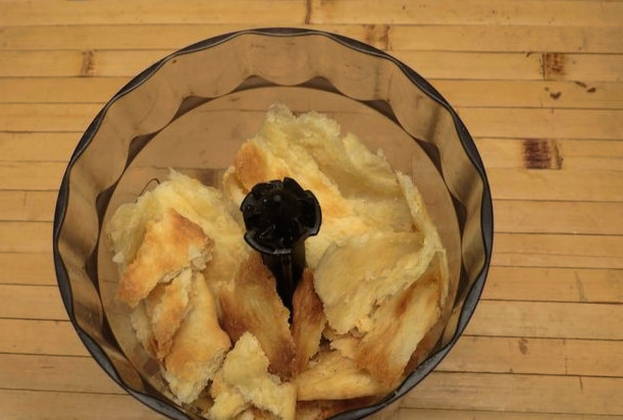 Торт Наполеон из коржей с рыбными консервами