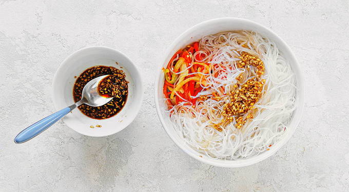 Заправка для фунчозы с курицей и овощами