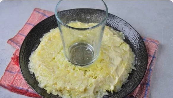 «Гранатовый браслет» с курицей и грецкими орехами