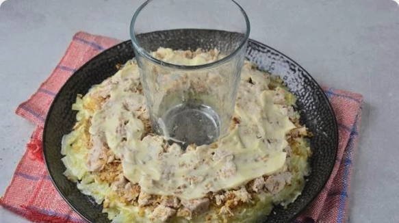 «Гранатовый браслет» с курицей и грецкими орехами