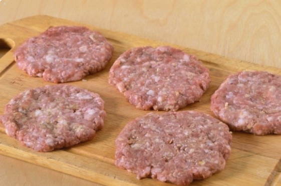 Гамбургер с котлетой в домашних условиях