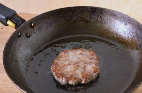 Гамбургер с котлетой в домашних условиях