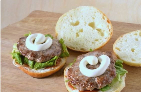 Гамбургер с котлетой в домашних условиях