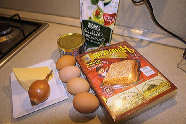 Закусочный торт «Наполеон» с рыбными консервами Закусочный торт «Наполеон» с рыбными консервами