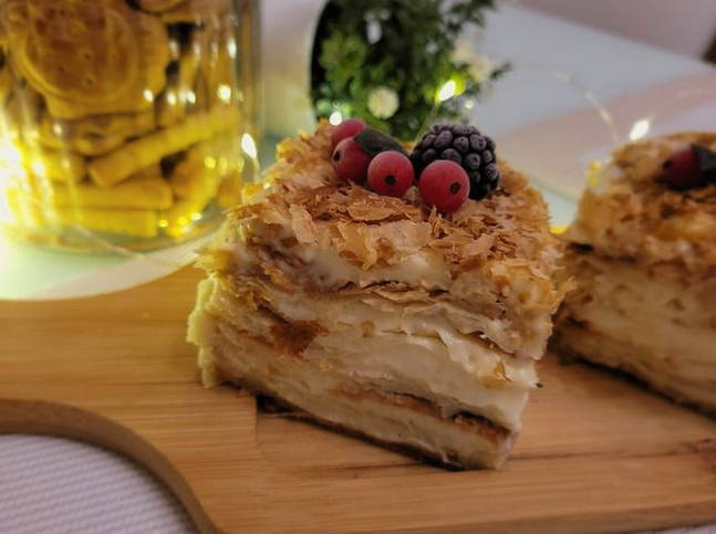 Наполеон из слоеного дрожжевого теста