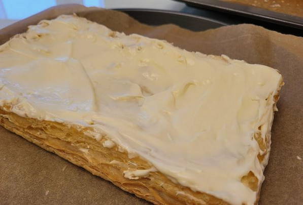 Наполеон из слоеного дрожжевого теста