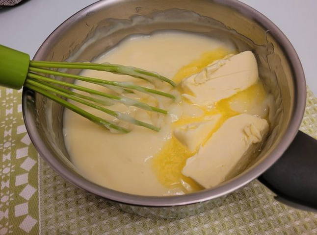 Наполеон из слоеного дрожжевого теста