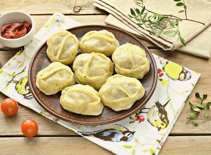 Манты с картошкой, фаршем и луком
