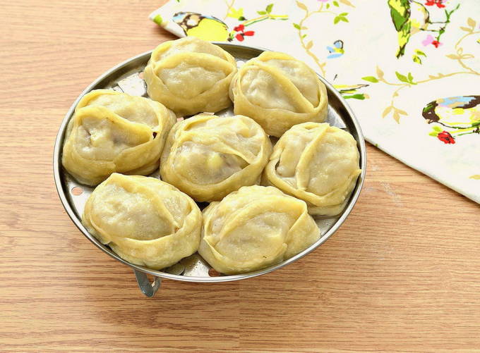Манты с картошкой, фаршем и луком Манты с картошкой, фаршем и луком