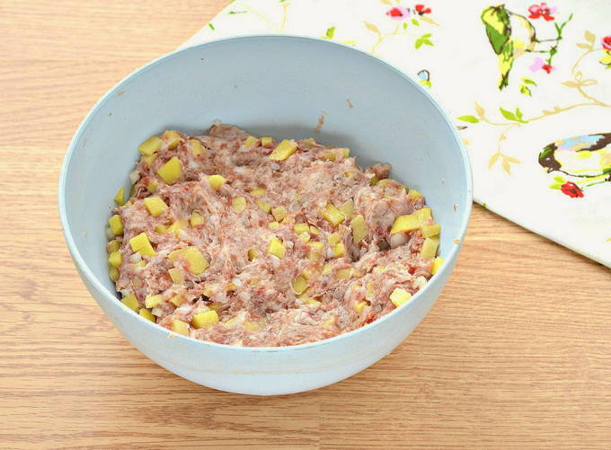 Манты с картошкой, фаршем и луком Манты с картошкой, фаршем и луком