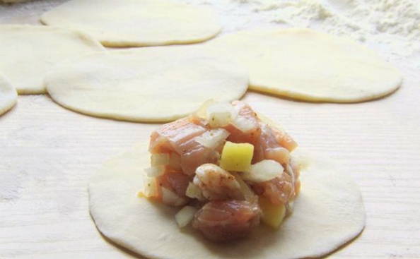 Манты с рубленым мясом и картошкой Манты с рубленым мясом и картошкой