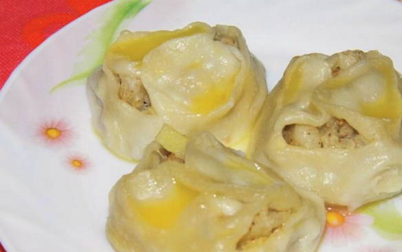 Манты с рубленым мясом и картошкой Манты с рубленым мясом и картошкой