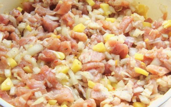 Манты с рубленым мясом и картошкой Манты с рубленым мясом и картошкой