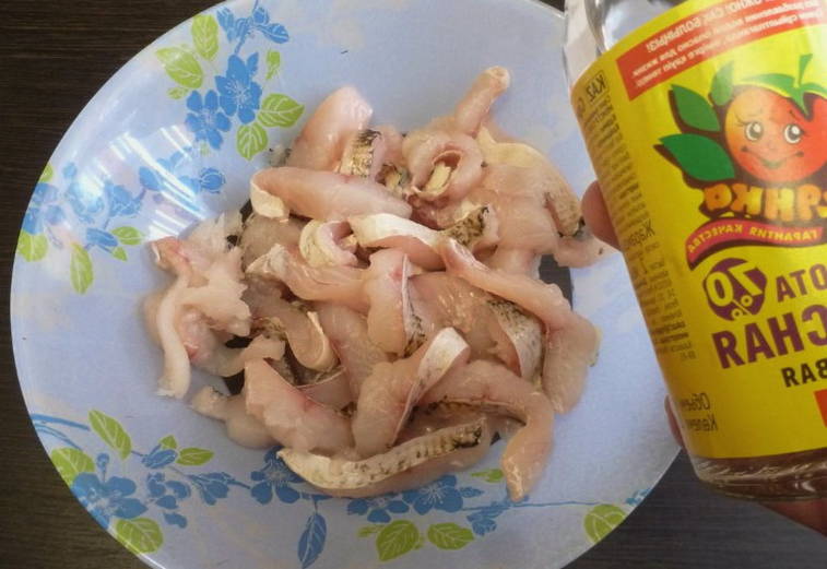 Хе из щуки по-корейски с луком и морковью Хе из щуки по-корейски с луком и морковью