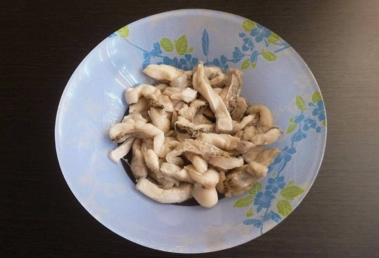 Хе из щуки по-корейски с луком и морковью Хе из щуки по-корейски с луком и морковью
