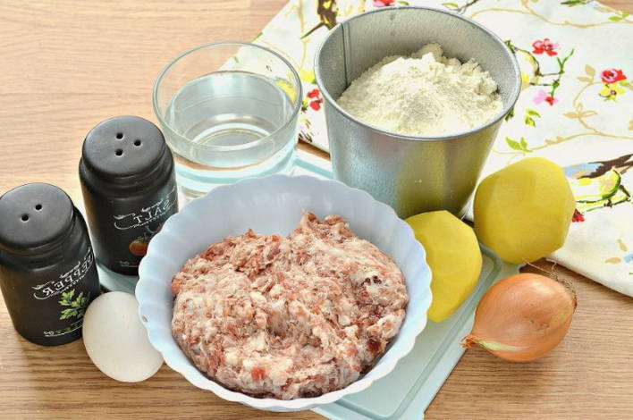 Манты с фаршем, картошкой и луком Манты с фаршем, картошкой и луком