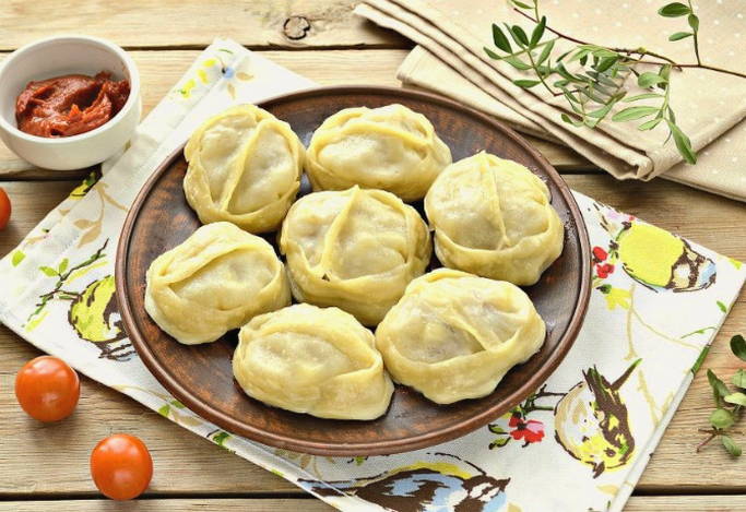 Манты с фаршем, картошкой и луком Манты с фаршем, картошкой и луком