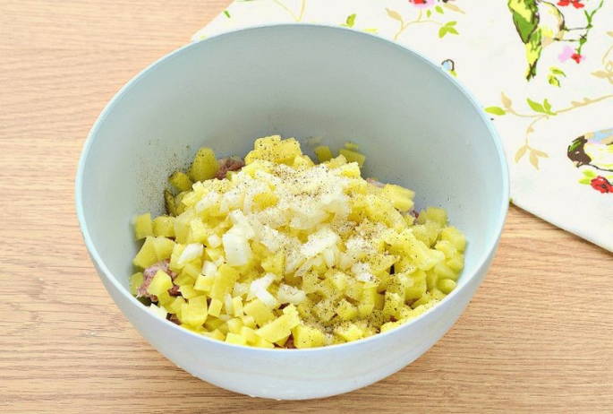 Манты с фаршем, картошкой и луком Манты с фаршем, картошкой и луком