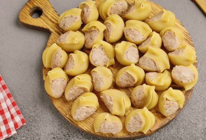 Фаршированные макароны-ракушки с фаршем Фаршированные макароны-ракушки с фаршем