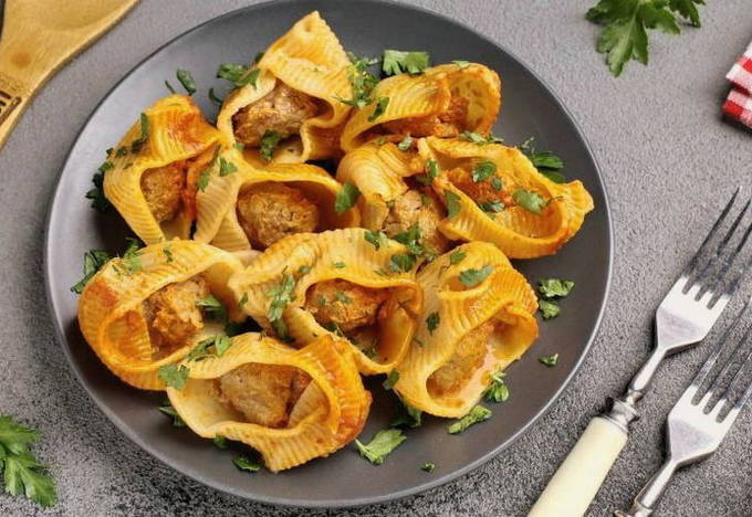 Фаршированные макароны-ракушки с фаршем Фаршированные макароны-ракушки с фаршем