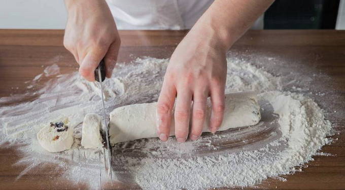 Сырники из творога с изюмом на сковороде Сырники из творога с изюмом на сковороде