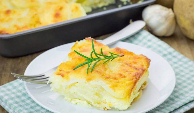 Картофельный гратен с сыром и сливками Картофельный гратен с сыром и сливками